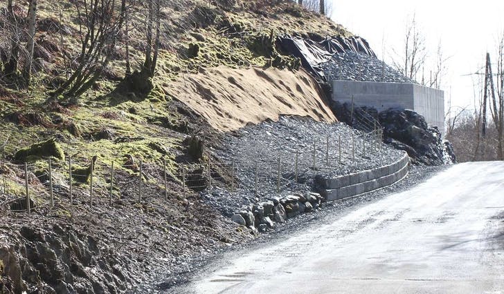 Borgavegen før stenging og legging av asfalt. (Foto: Andris Hamre)
