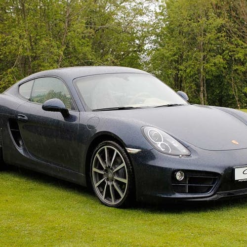 Ein Porsche Cayman kostbar 849 000 kroner om du skal kjøpa den sjølv (foto: AH)
