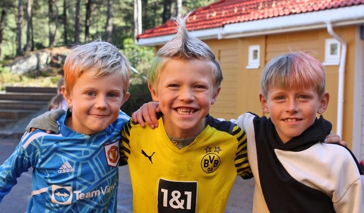 F.v.: Leon, Ulrik og Liam i støtet med frisk sveis. (Foto: Kjetil Vasby Bruarøy)
