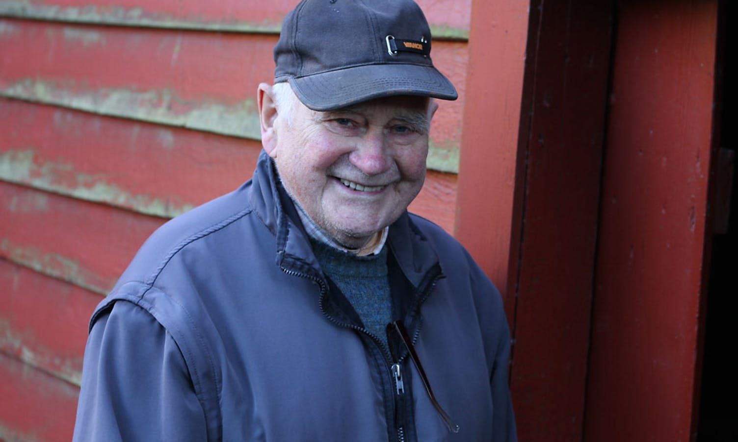 I dag går Henrik på jobb på stasjonen der han har jobba i 58 år. (Foto: KVB)