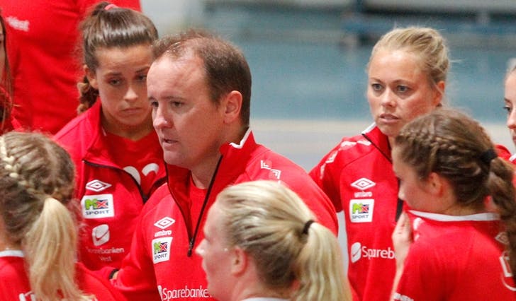 Erlend Lyssand kan onsdag ta Fana-damene til eliteserien i håndball (Foto: Roy Ellingsen, Fanaposten)