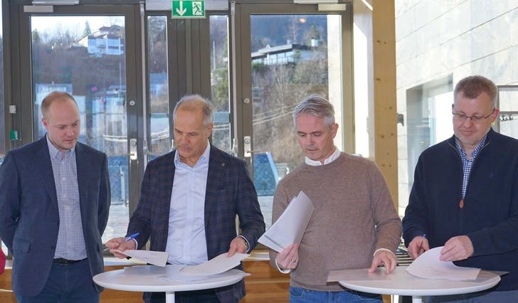Christian og Tom Tellefsen frå Krohnås Prosjekt, og Tore Grimstad og Arnt Eriksen frå Lab Eiendom. (Foto: Kjetil Vasby Bruarøy)