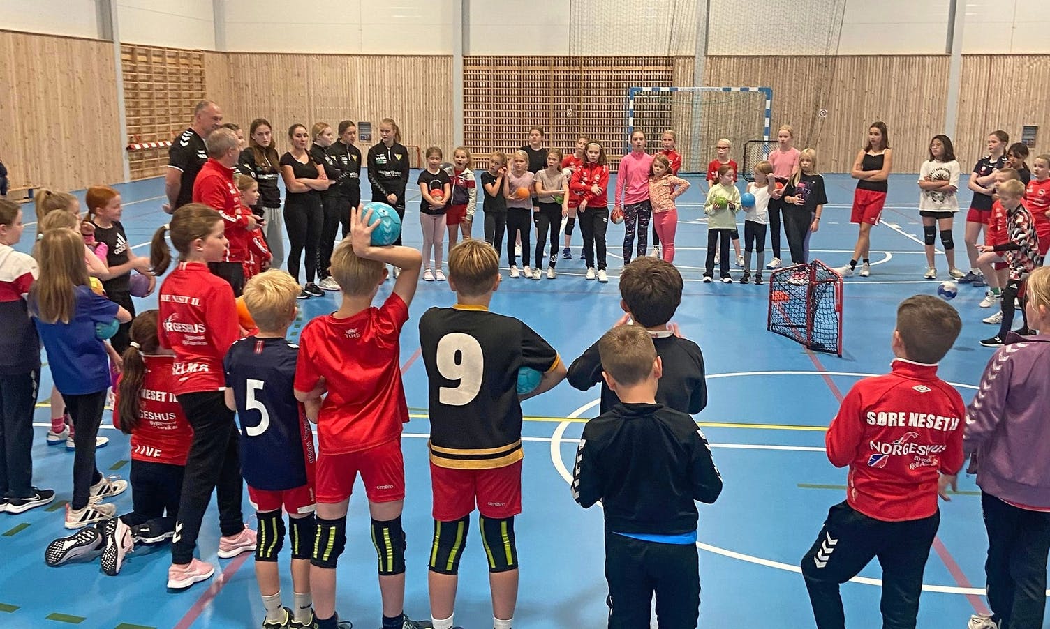 5 år sidan start: Søre Neset nærmar seg 170 handballspelarar. Før eigen hall er på plass. 