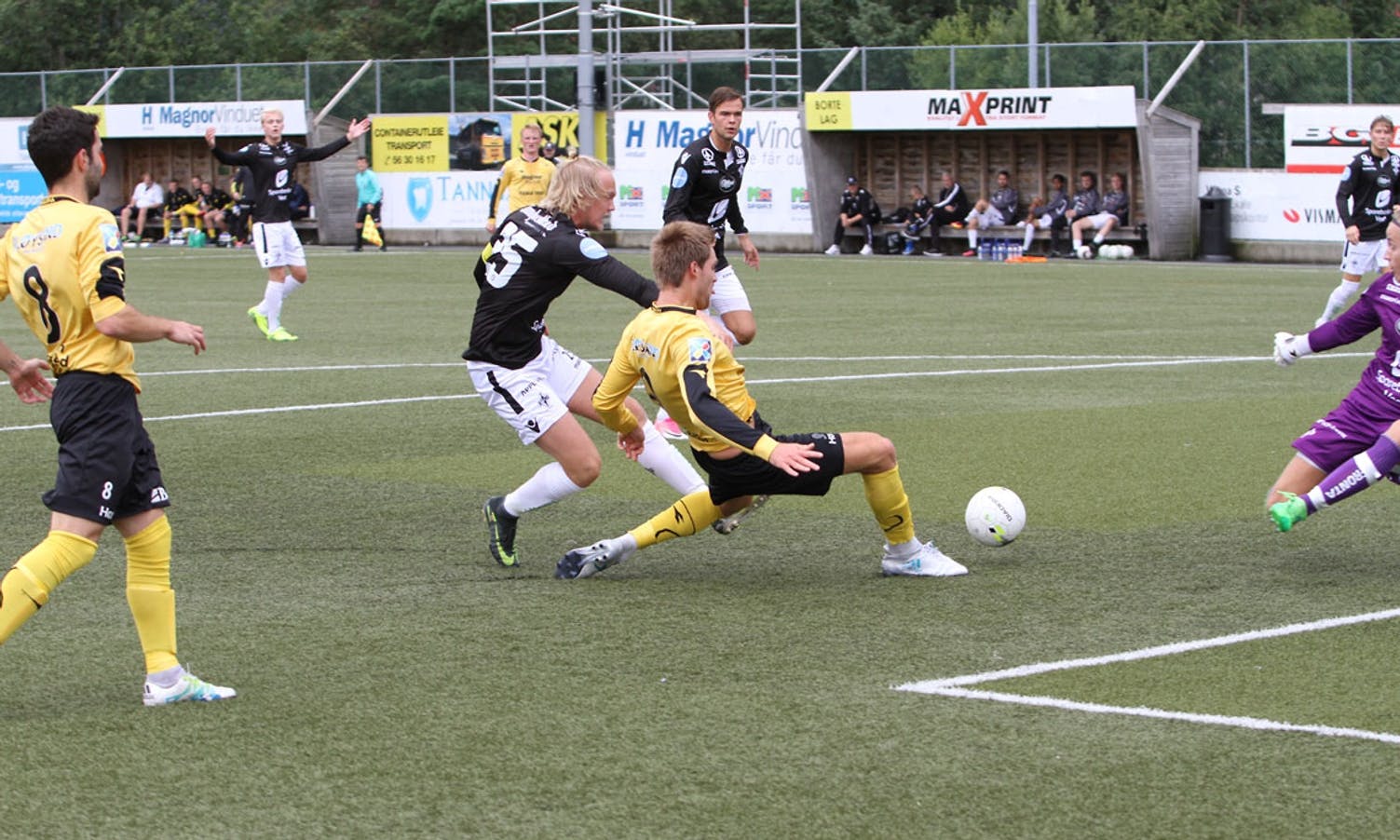 2-0 kom etter at Hafsås pressa Stordforsvaret til å gjera feil og fekk pirka ballen til Kanestrøm (foto: Andris Hamre)