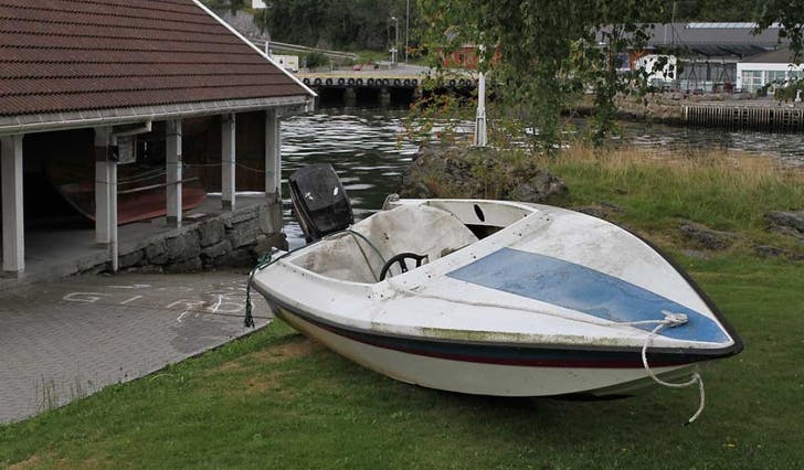 Eigar har meldt seg og vil no selja båten, som blei stolen for tre år sidan. (Foto: KVB)