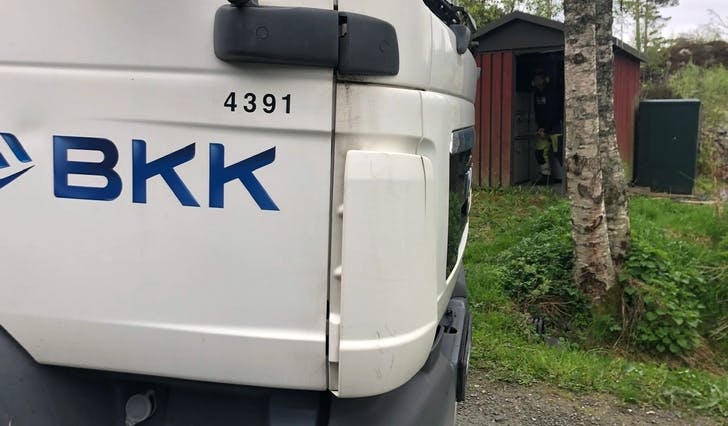 BKK, her i Nordstrøno, seksjonerer no nettet for å finna ut kvar feilen er. (Foto: Kjetil Vasby Bruarøy)