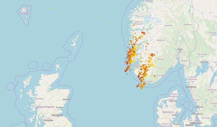 Sånn såg kartet til LightningMaps.org ut i 10-tida i dag. Ved å zooma i kartet kan du sjå detaljar for Vestlandet.