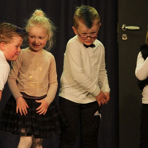 Dei yngste danseelevane er i barnehagealder. (Foto: KVB)
