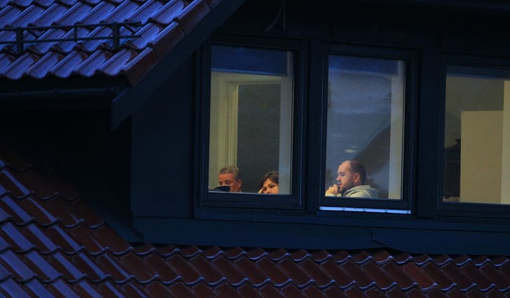 Søviknes, Reiertsen og Hesthamar var i møte i rådhuset onsdag kveld, men vil ikkje seia med kven, eller korleis det gjekk. (Foto: Kjetil Vasby Bruarøy)