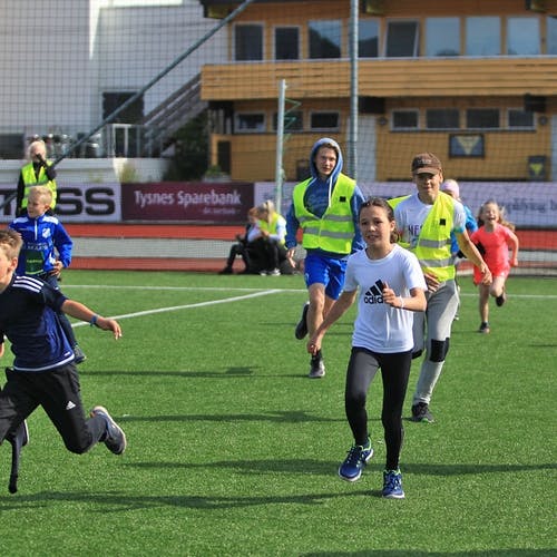 Stafett og konkurransar skaper full innsats. (Foto: Ørjan Håland)