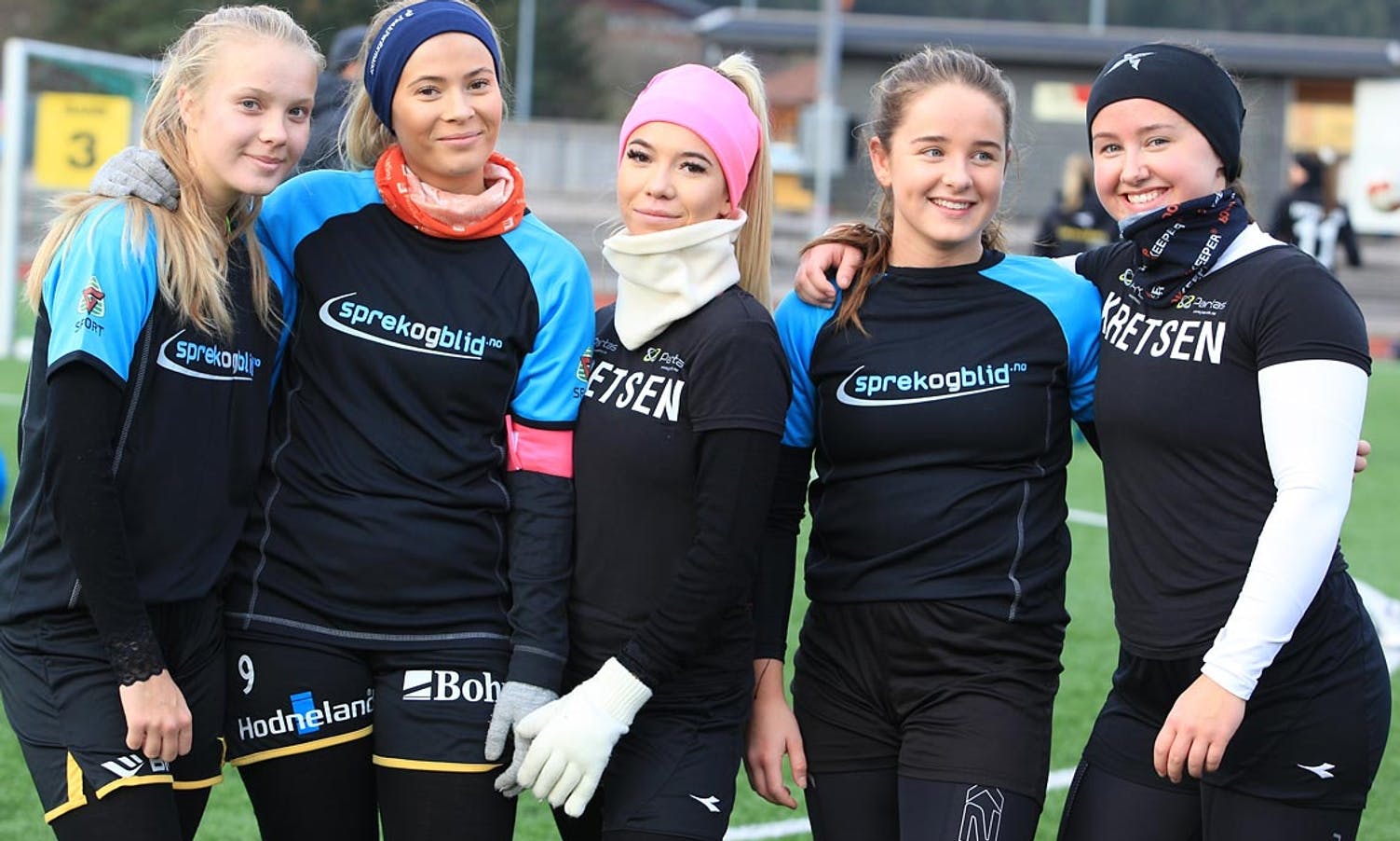 Lindbom og Fløysand; fem søstre som spelte mot kvarandre. (Foto: KVB)