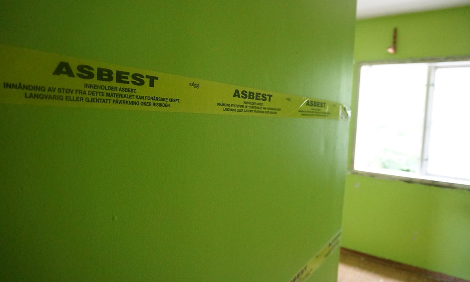 Det er funne asbest i bygget.  (Foto: KOG)