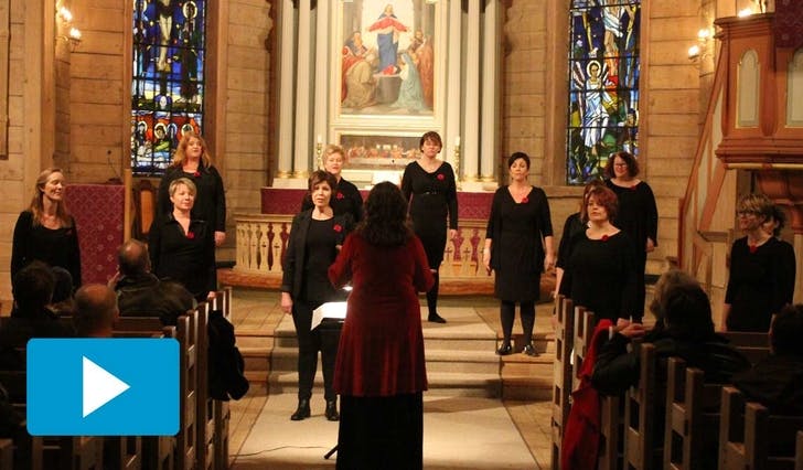 Os Vocalis leverte ein vakker julekonsert i Os kyrkje (foto: AH)