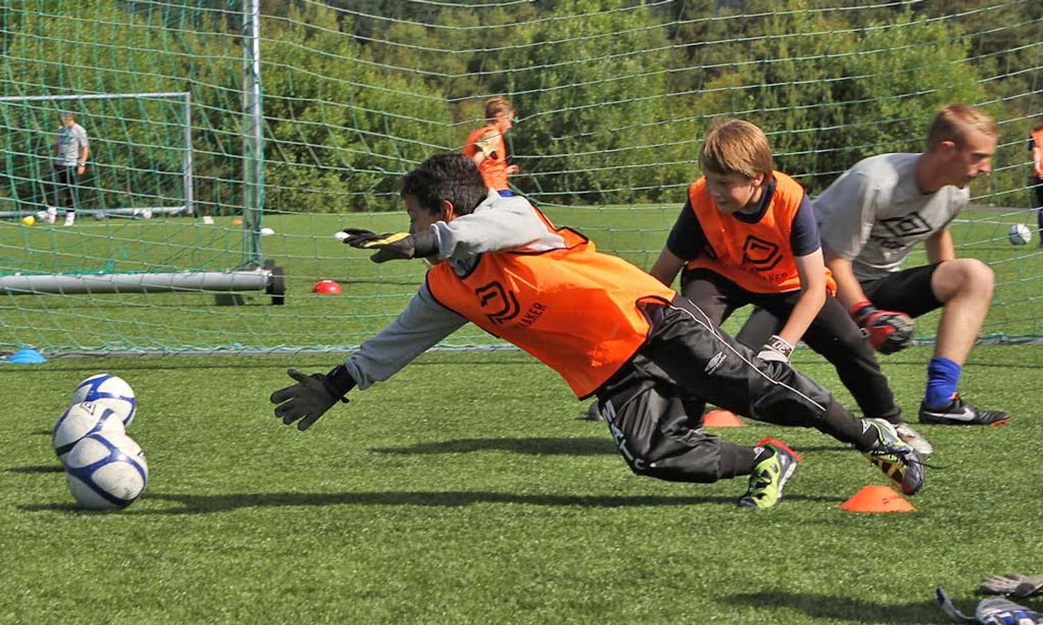 Keepertrening med konkurranse på Nore Neset.  (Foto: KVB)