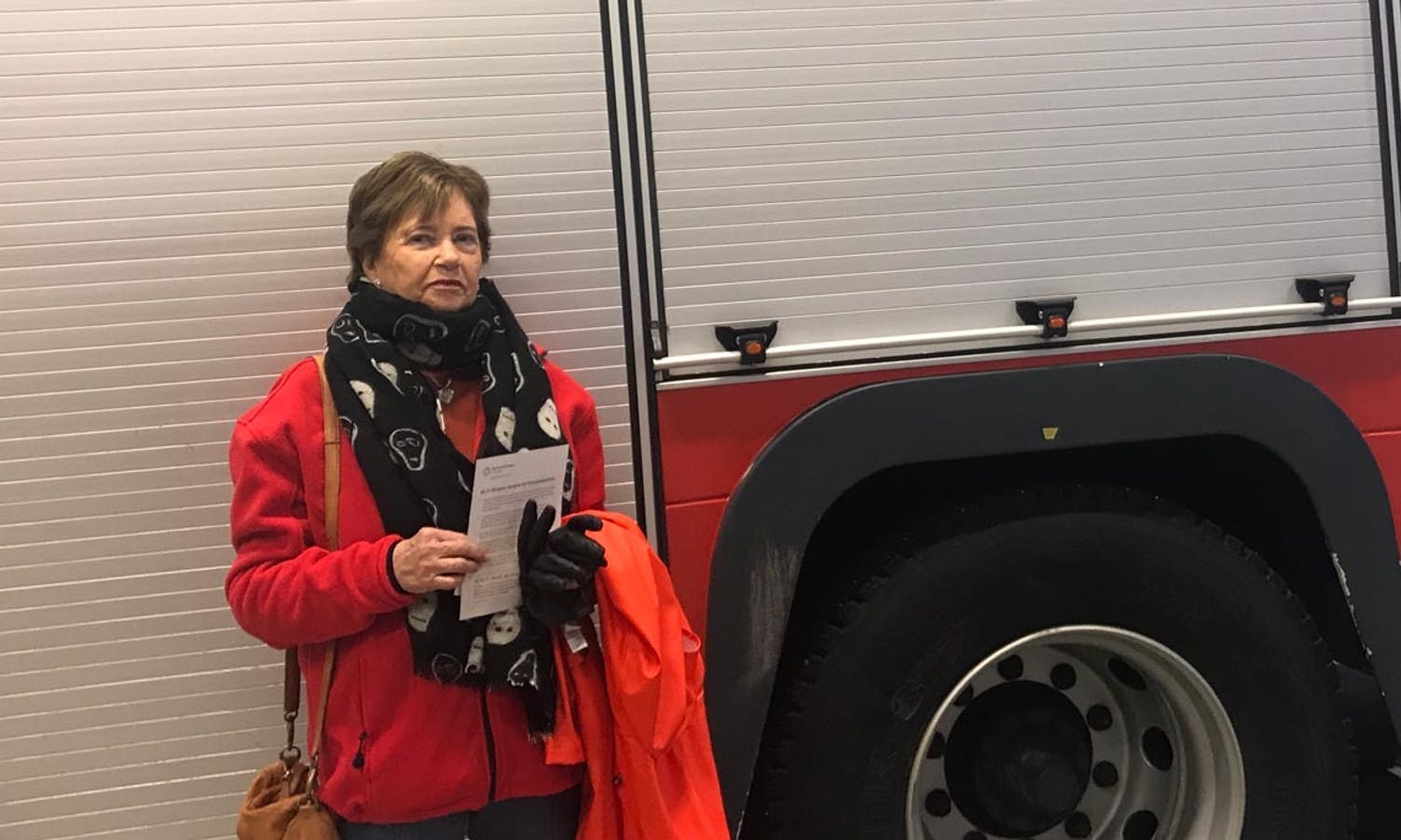 Nestleder Frøydis Østensen klar for inspeksjon med Os brannvesen.