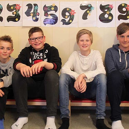 Fredrik, Andreas, Ola og Magnus er 4 av dei 30 gutane som har fått prøvd seg som barnehagetiilsett. (Foto: KML)