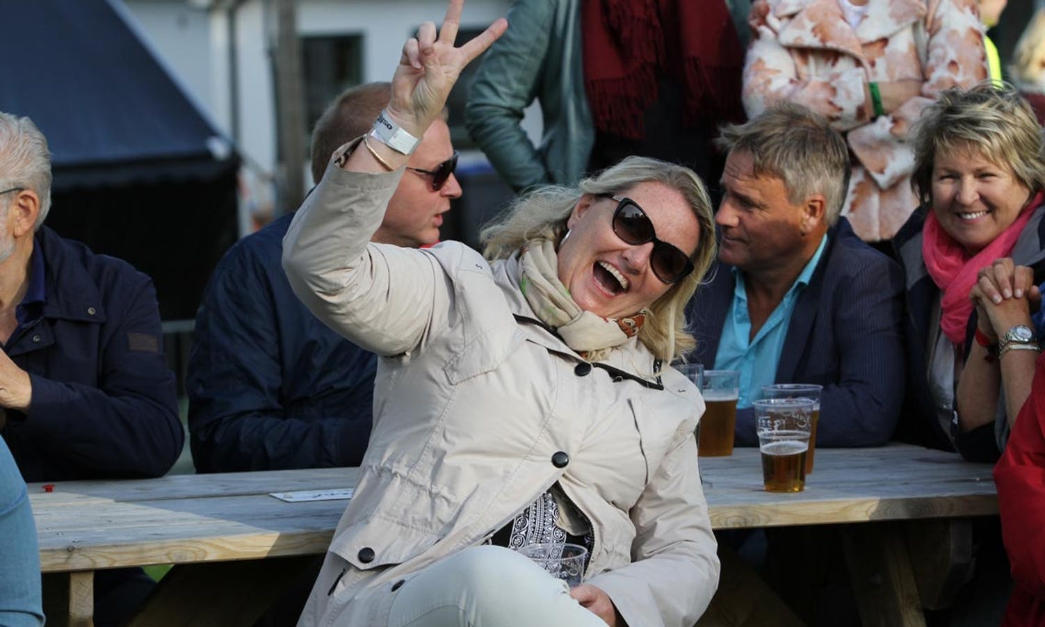 Ingrid Netland koser seg på Osfest (foto: Andris Hamre)