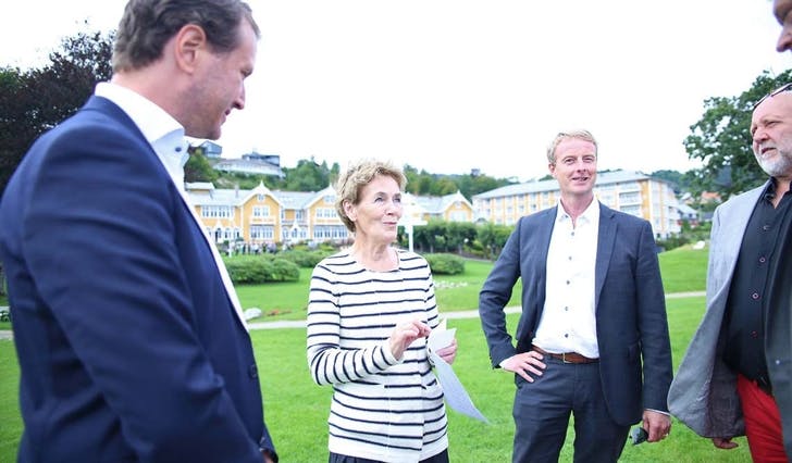 Njåstad, Søviknes og Bahus på Solstrand for å diskutera formuesskatt i 2017. 