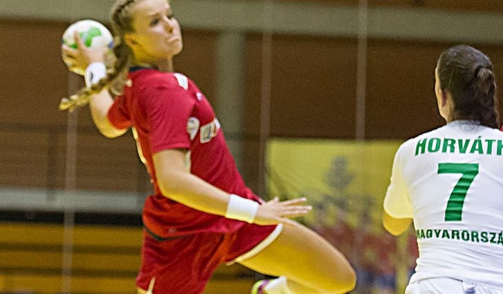 Anna Bjørke Kallestad, her under EM i fjor, er blant spelarane i den norske troppen til junior-VM i handball (foto: EM-arrangørane)