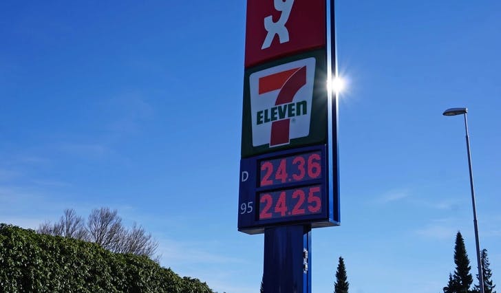 I 14-tida i dag var prisen for både diesel og bensin godt over 24 kroner literen på fleire stasjonar i Os. (Foto: Kjetil Vasby Bruarøy)