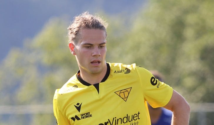 Marius Østgulen Hevrøy, her i debuten for A-laget, i ein periode der Os la seg bakpå og Hevrøy fekk lite å jobba med. (Foto: Kjetil Vasby Bruarøy)