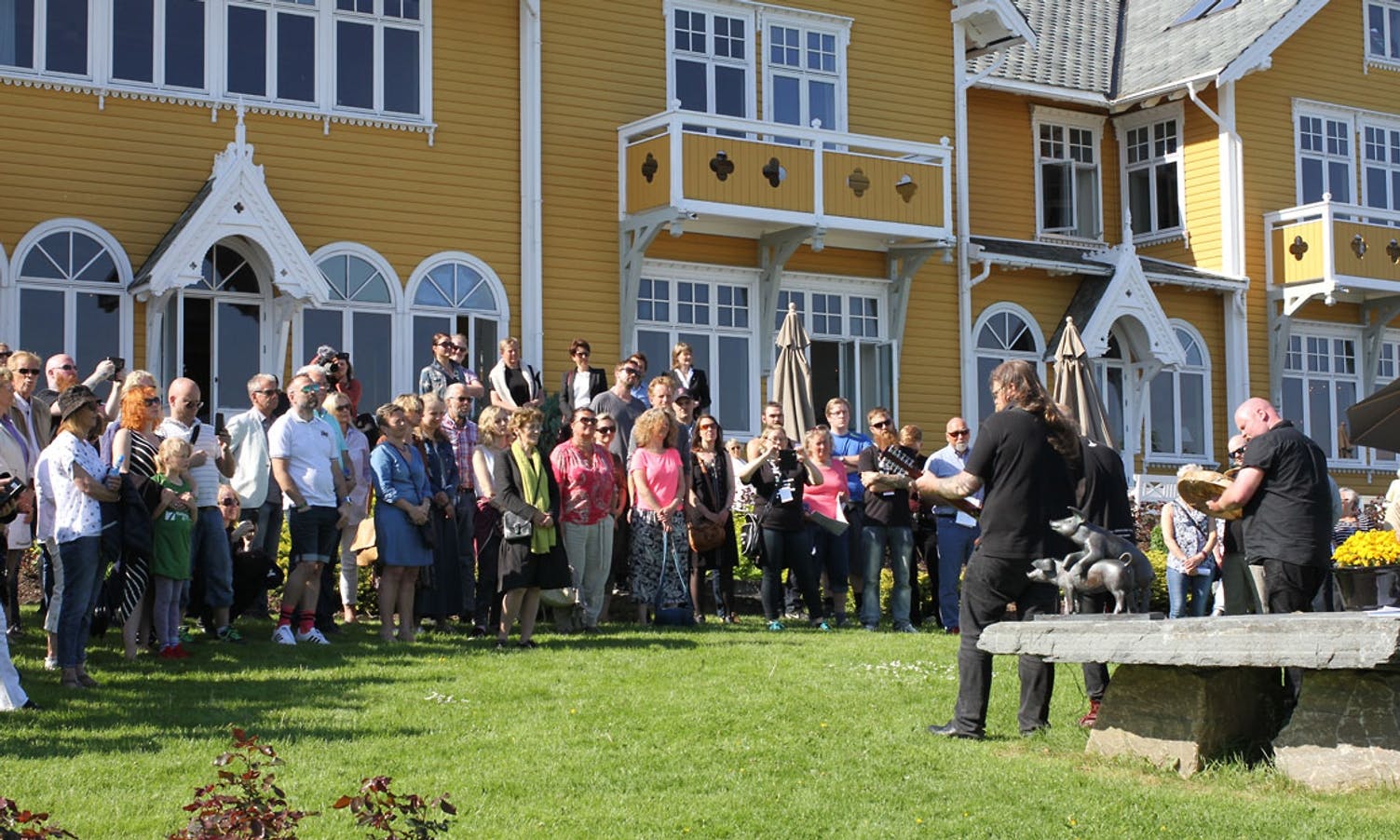 Publikum fekk ein akustisk smakebit av Nordvegen på Solstrand (foto: AH)