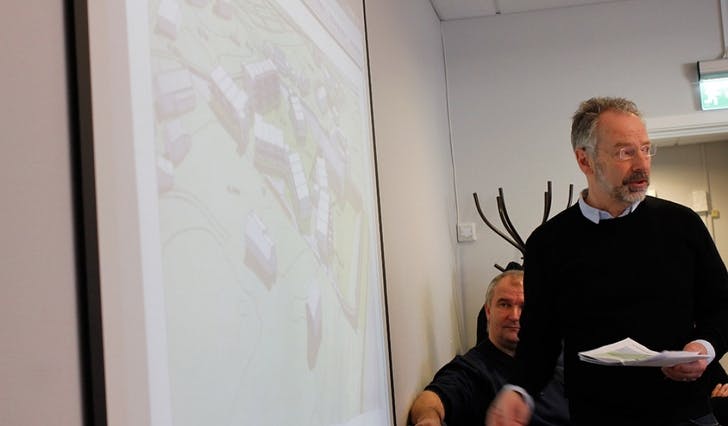 Øyvind Bugge og Olav Bjelland er to av konsulentane ByggConsept nyttar i planen for dei nye bustadene (foto: Andris Hamre)