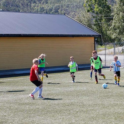Fotballskule på Kuventræ (foto: Andris Hamre)