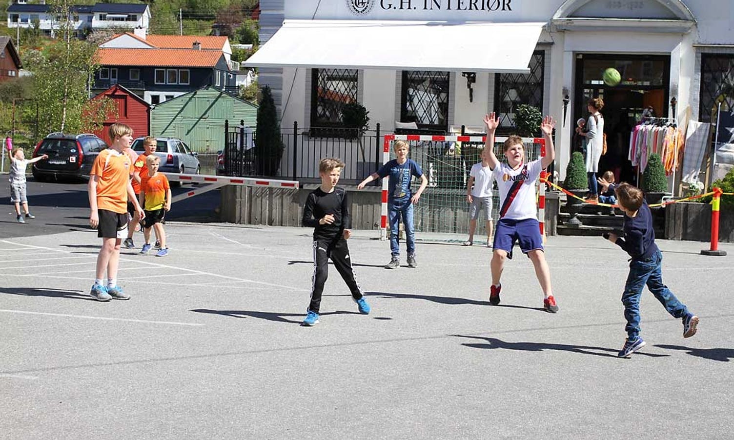 Street-handball slo an i finvêret. (Foto: KVB)