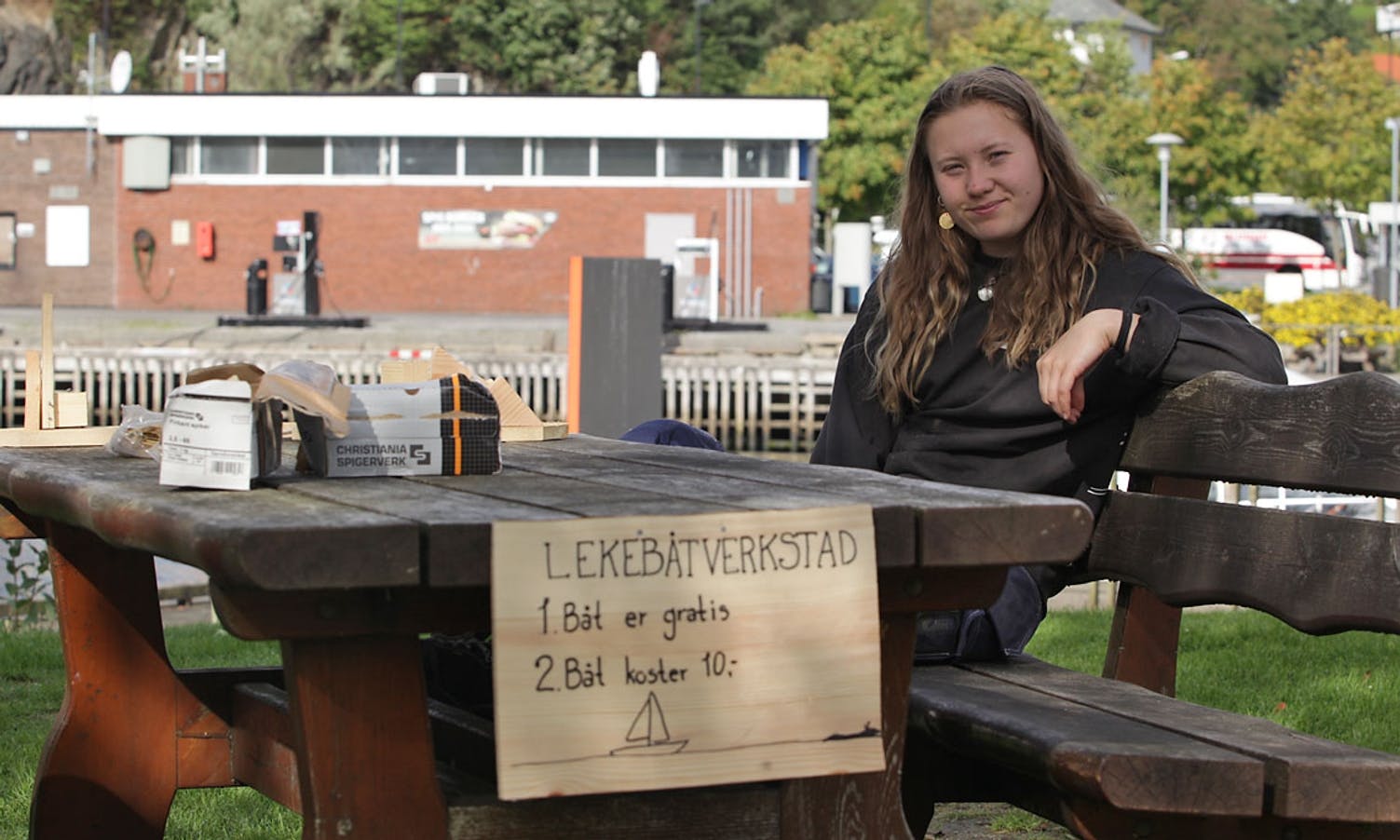 Ella Mørtsell, lærling i Oselvarverkstaden. (Foto: Kjetil Vasby Bruarøy)