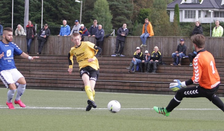 Ole Martin Lekven Kolskogen (15) var nær skåring i debuten for A-laget til Os. (Foto: Kjetil Vasby Bruarøy)