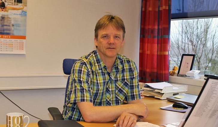 Olav Røttingen hadde første dag på jobb som rektor ved Kuventræ skule torsdag 2. mai. (Foto: Kjetil Vasby Bruarøy)