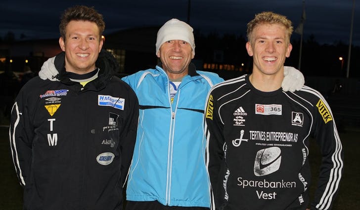 Sindre og Vegard Leikvoll Moberg med pappa Tryggve i midten. (Foto: Kjetil Vasby Bruarøy)