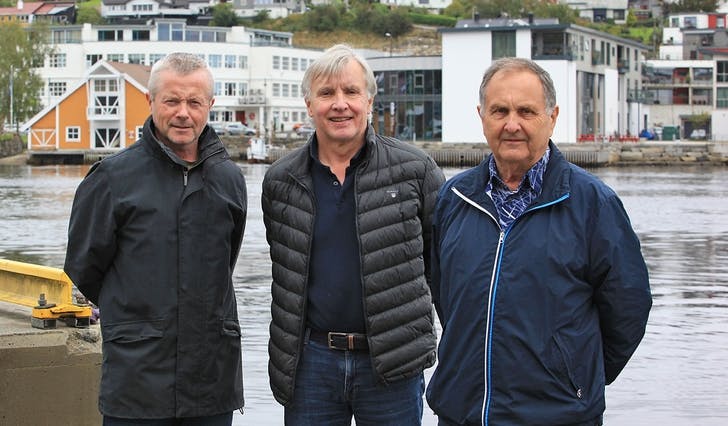Mats Hjelle, Bjarne Øvredal og Gaute Dyrdal. Laurdag er det markering på Haugland og opne båtar i Os hamn, søndag er det fjelltur til Botnahytta. (Foto: Kjetil Vasby Bruarøy)