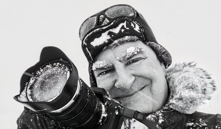 NATURKREFTAR: Fotograf Morten Hvaal tek bilde av nordisk uvêr. (Foto: Jessie Bolan)