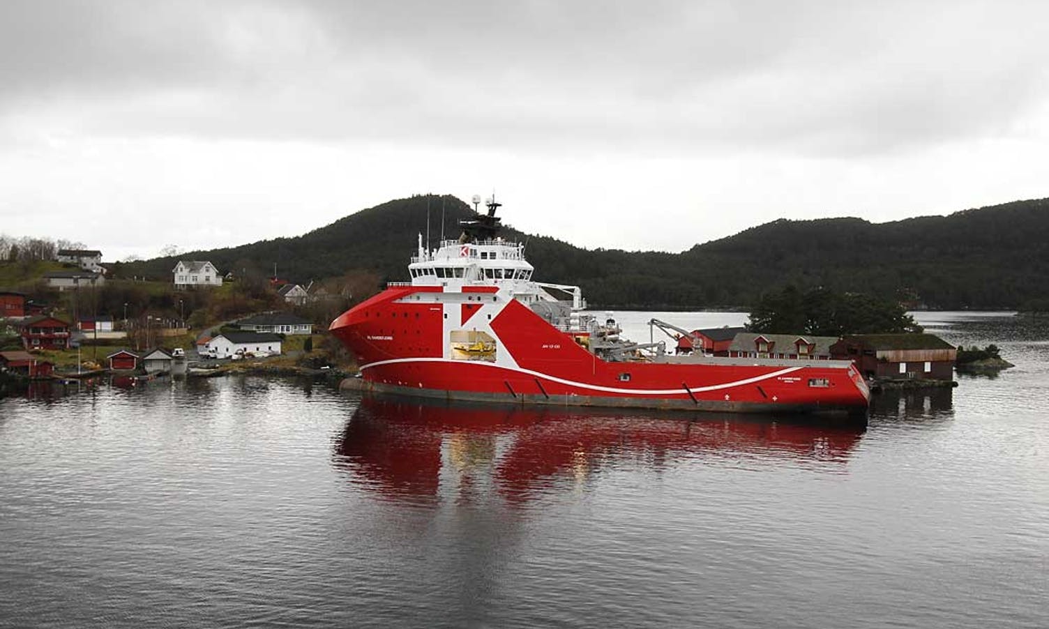 I 2012 var han heime i Øyane i Os med den 95 meter lange og 38 (25 m) høge båten. (Foto: KVB)