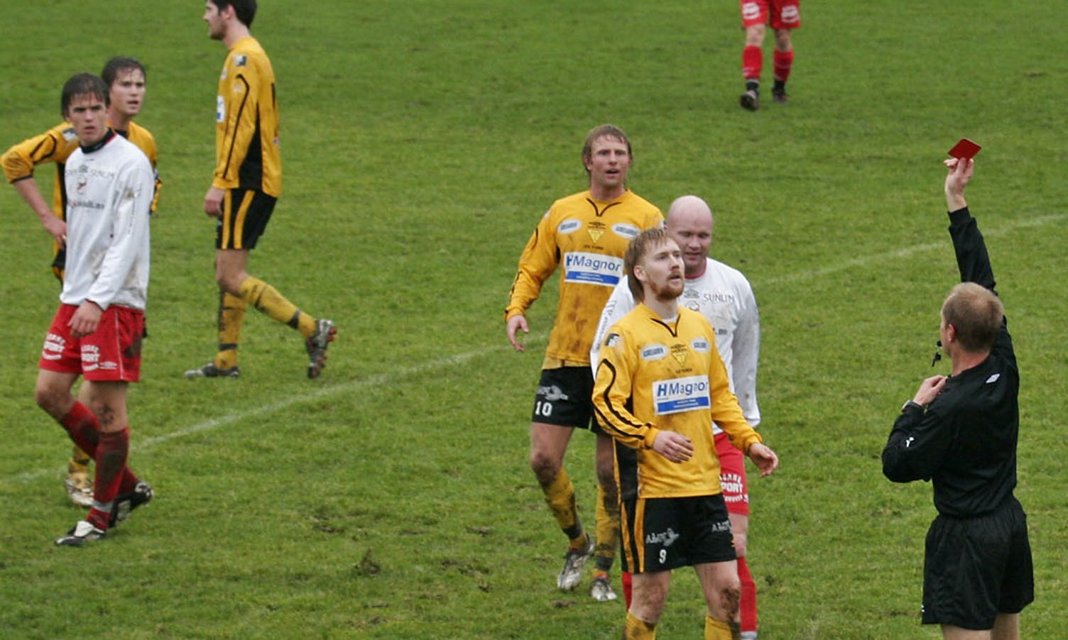 Opprykkskampen mot Hovding i 2006. Håland er også god i kroppsspråk. (Foto: KVB)