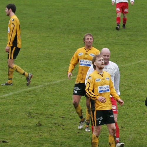 Opprykkskampen mot Hovding i 2006. Håland er også god i kroppsspråk. (Foto: KVB)