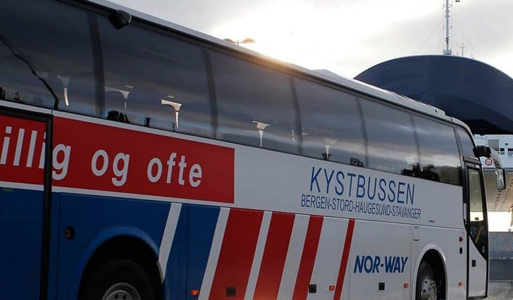 Ekspressbussar, som kystbussen, er av dei typene som skal ha belte installert til alle passasjerane (ill.foto: KVB)