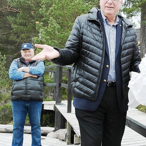 President på synfaring. Øystein Moberg i bakgrunnen.