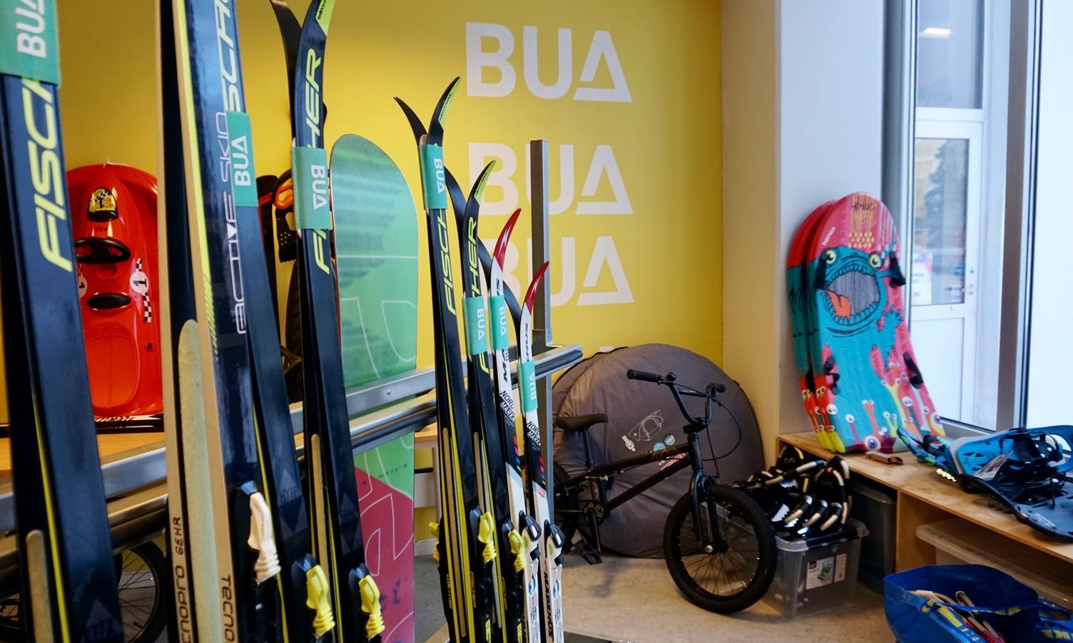 BUA OS: No er vinterutstyret klart til utlån hos BUA. (Foto: Eirin Eriksen Horvei)
