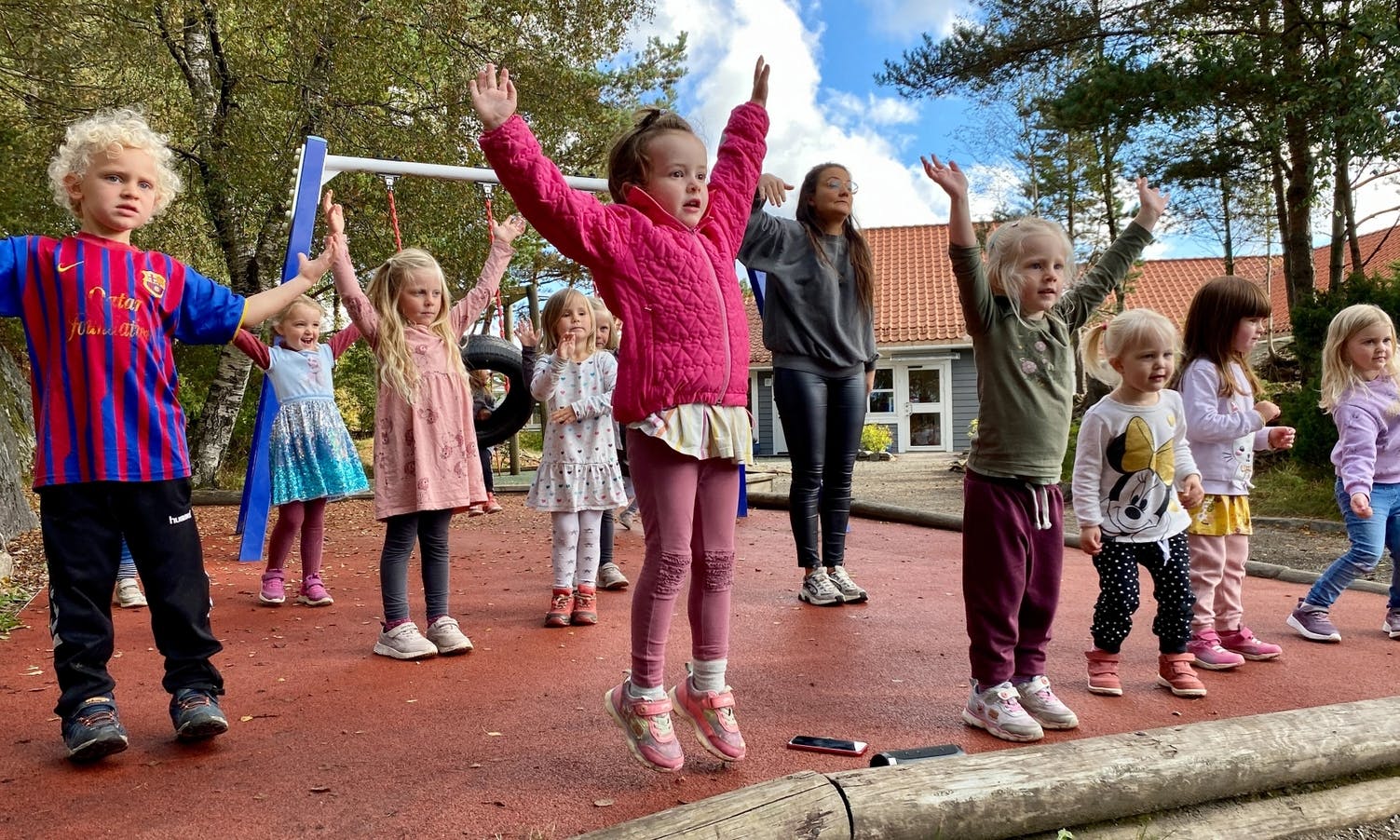 Hoppande glade for utvida barnehage