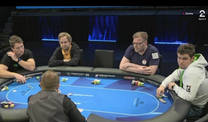 Frode Veim Haugland til venstre, Magnus Carslen til høgre. (Foto/skjermskot: TV2/TV2 Play)