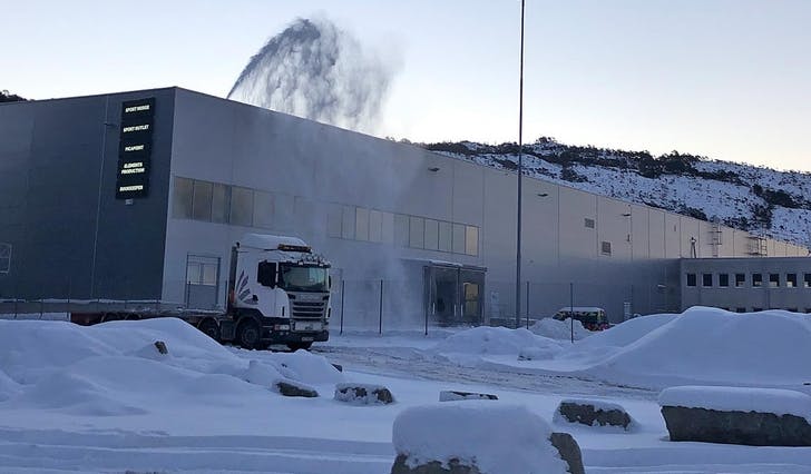 Det spruta snø frå taket i Ådnadalen i ti dagar. Her fredag 12. februar. (Foto: Kjetil Vasby Bruarøy)