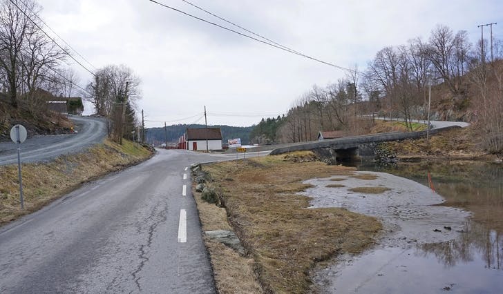 Uhellet skal ha skjedd i eller nær krysset mellom Lyseklostervegen og Sperrevikvegen. (Arkivfoto: Kjetil Vasby Bruarøy)