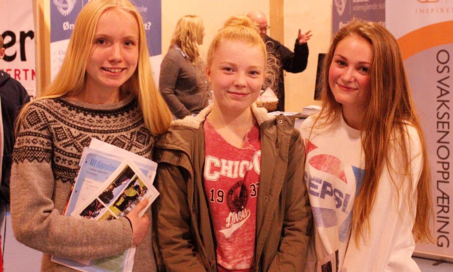 Josefine, Emma og Celina har fått blinka ut kva retning dei vil gå vidare på etter ungdomsskulen. (Foto: CV)