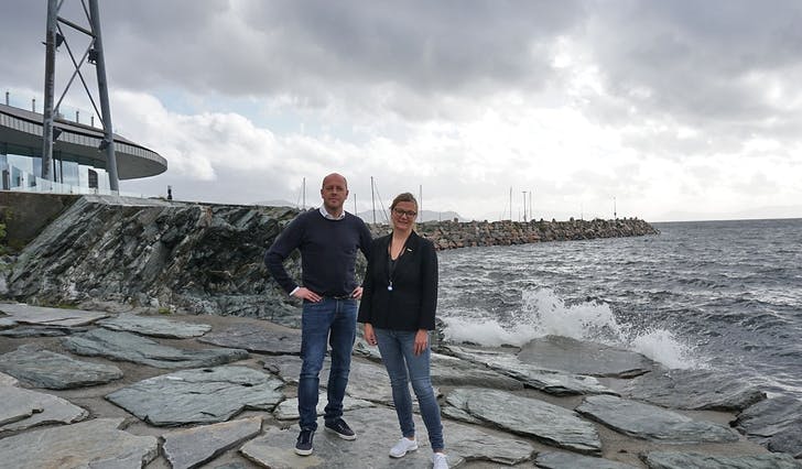 Fredrik Schmidt Fotland og Veronica Halhjem frå Bjørnafjorden næringsråd. (Foto: Kjetil Osablod Grønvigh)