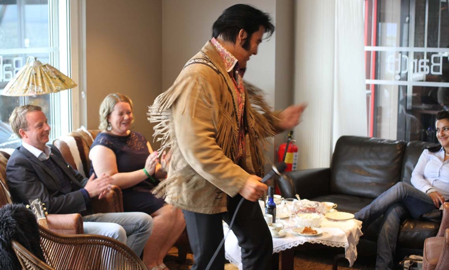 Kjell Elvis lærte Søviknes korleis han skulle vrikka på hoftene (foto: AH)