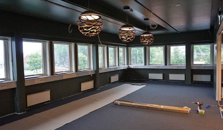 Tre leiarkontor er flytta vekk for at formannskapet skal få ny sal. (Foto: Kjetil Vasby Bruarøy)